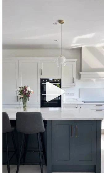 Porcelain and Forest Green Shaker kitchen in Falcarragh