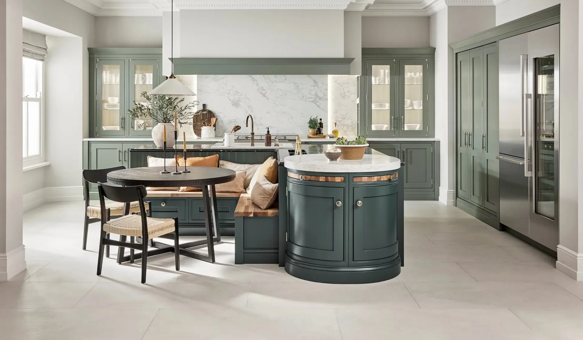 In-frame kitchen in Regiment and Copse Green with a sculpted curved island